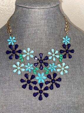 Vintage MIKA Floral BiB Statement Necklace & Earrings Set